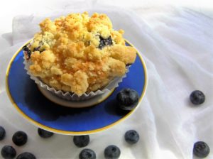 Muffins mit Blaubeeren und Streuseln