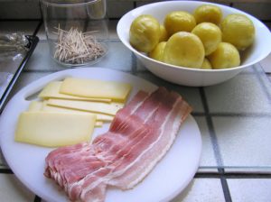 Zutaten für Kartoffeln in Speck-Käse-Mantel