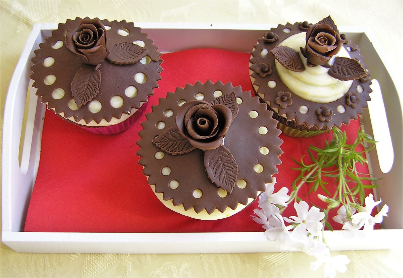Schokoladen Cupcakes mit Frischkäsecreme - Olga Bäumler - Fondantissimo