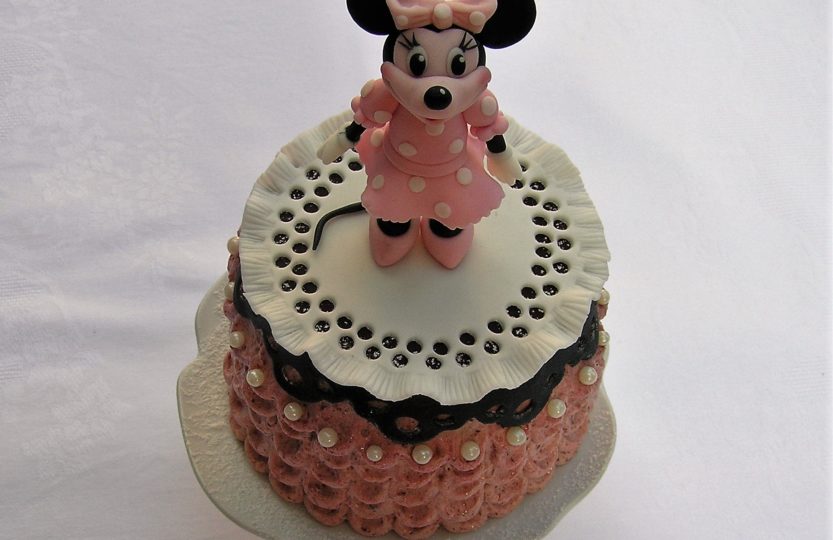 Minnie Maus Torte mit Erdbeermousse