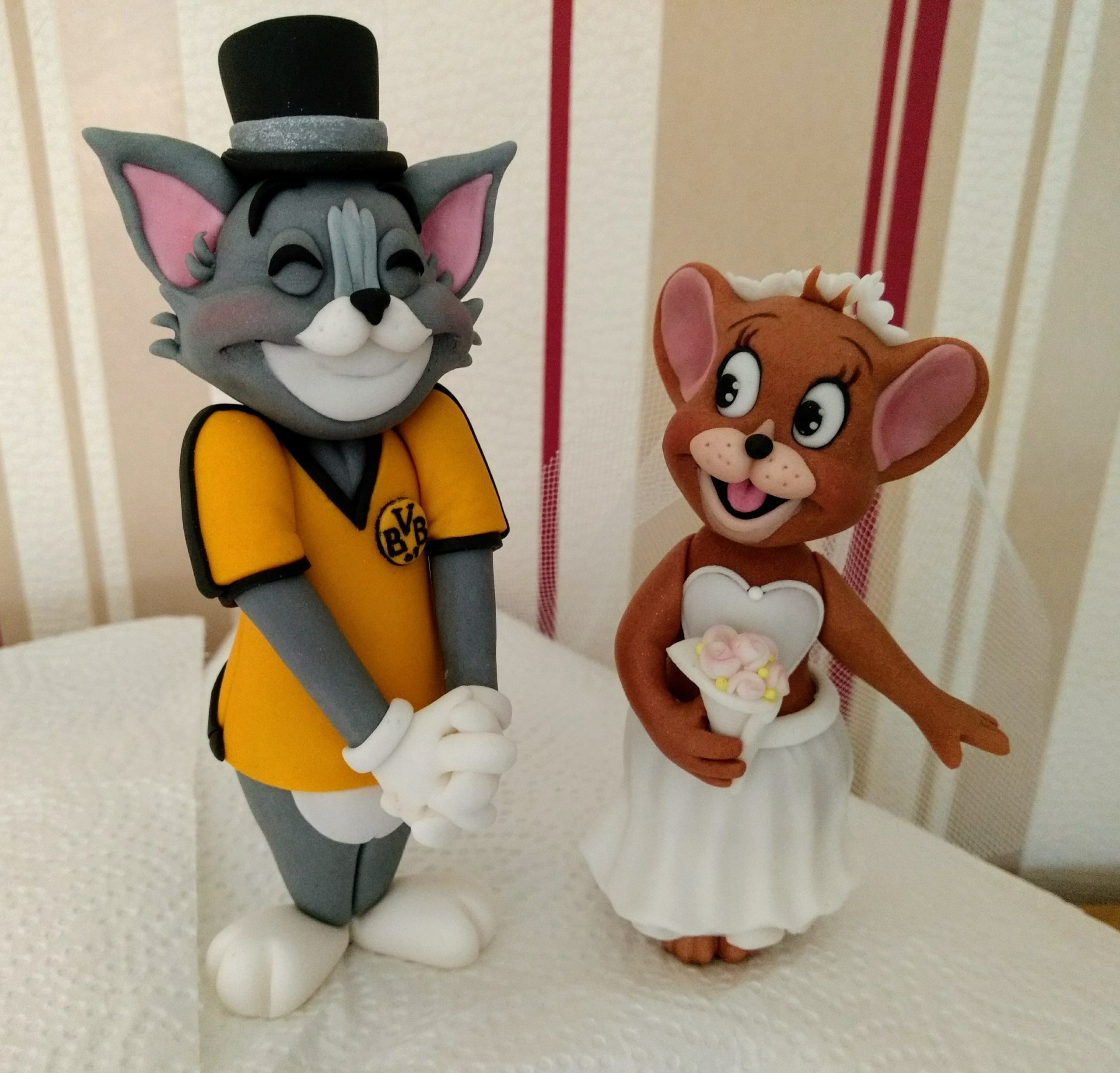 witzige Tortenfiguren Tom und Jerry Brautpaar Hochzeitstorte Fondant
