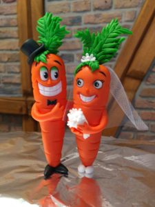 Brautpaar Tortenfiguren für Hochzeitstorte aus Fondant Möhren